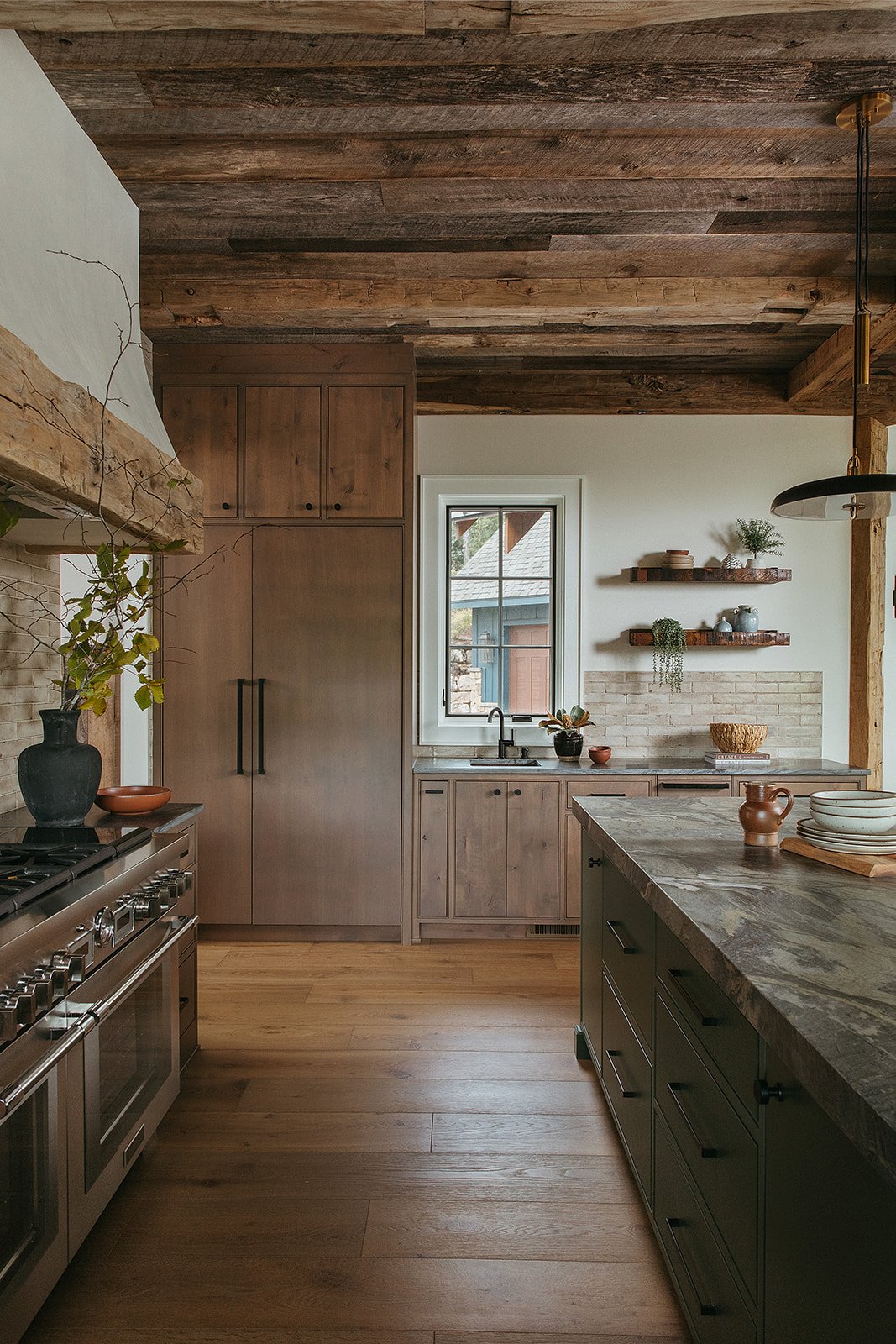 Christina-Hussey-Photography_Emily_Malcom_Interiors_LakeJames-1-3_websize.jpg