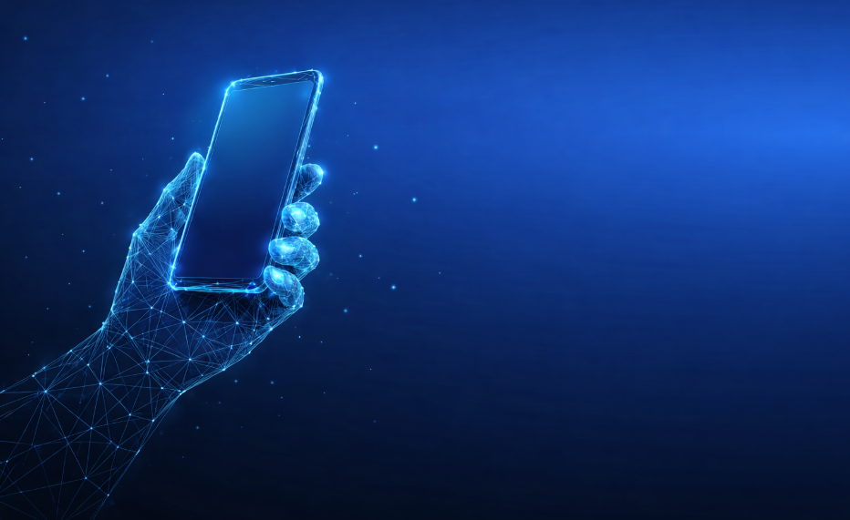 Telefon tutan el, koyu mavi teknoloji görseli