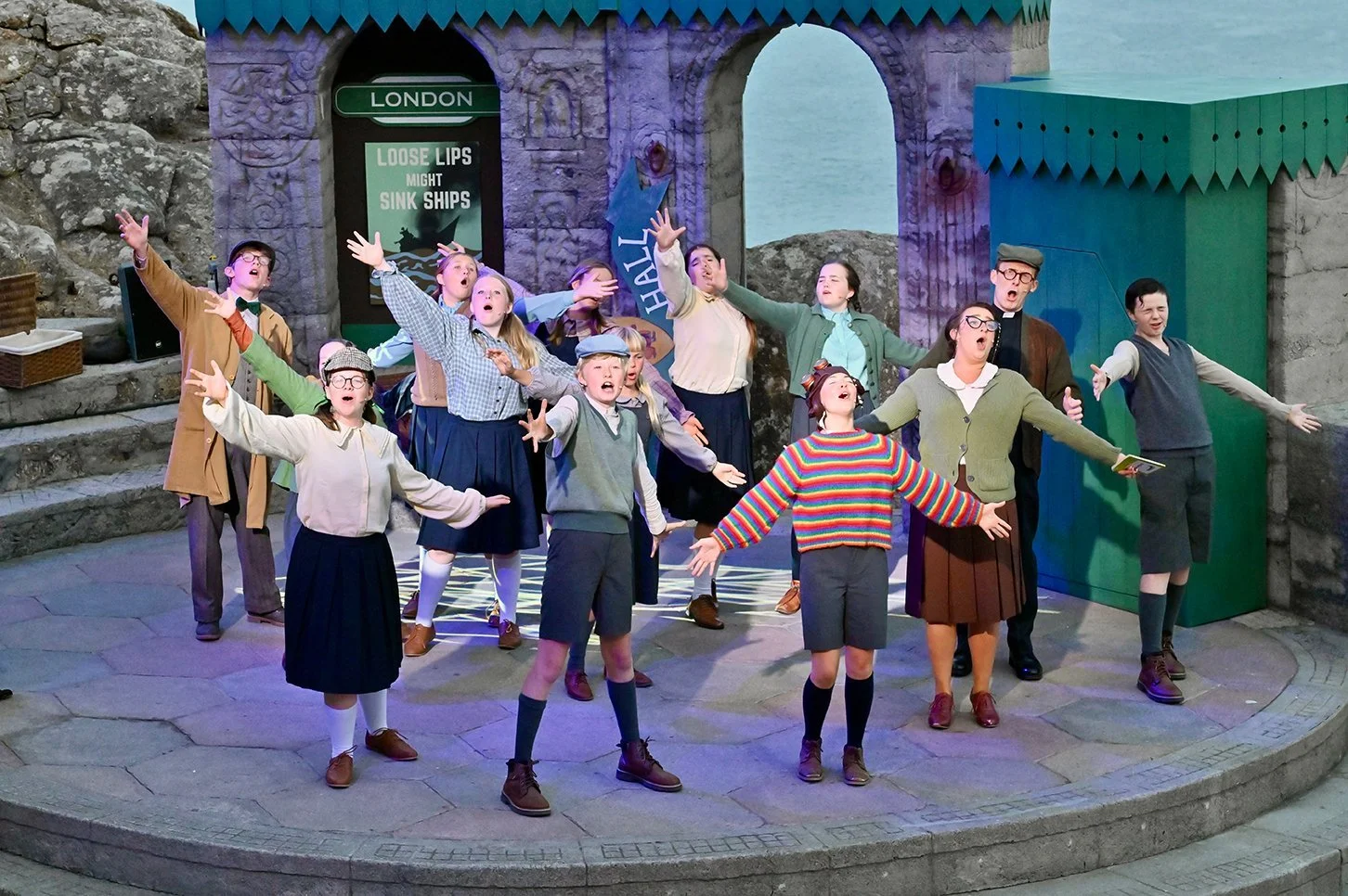 goodnight-mister-tom-play-performance.jpg