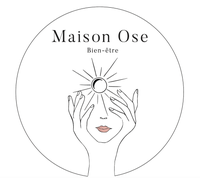 Logo de la Maison Ose, avec deux mains entourant un visage, des rayons de soleil, et le texte 'Maison Ose Bien-être'