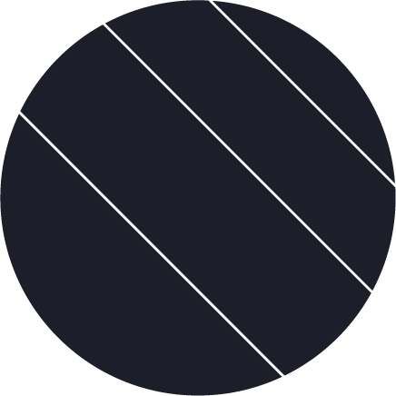 Une vue aérienne d'un grand cercle noir sur un fond noir avec des lignes diagonales