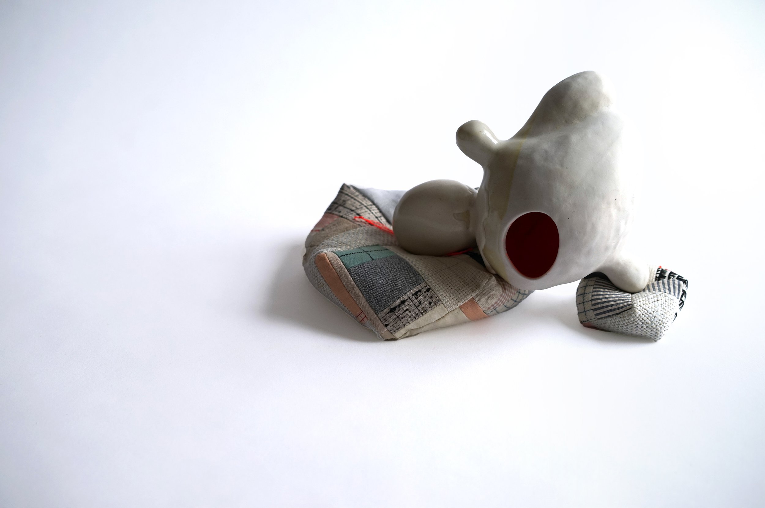 Untitled #4.
Porcelain/ cotton and linen remnants/kapok.