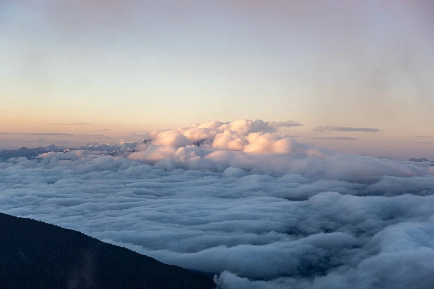 Guess that mountain!
&bull;
&bull;
&bull;
#mountainlife #cloudscape #goldenhour #valemount #norththompson
