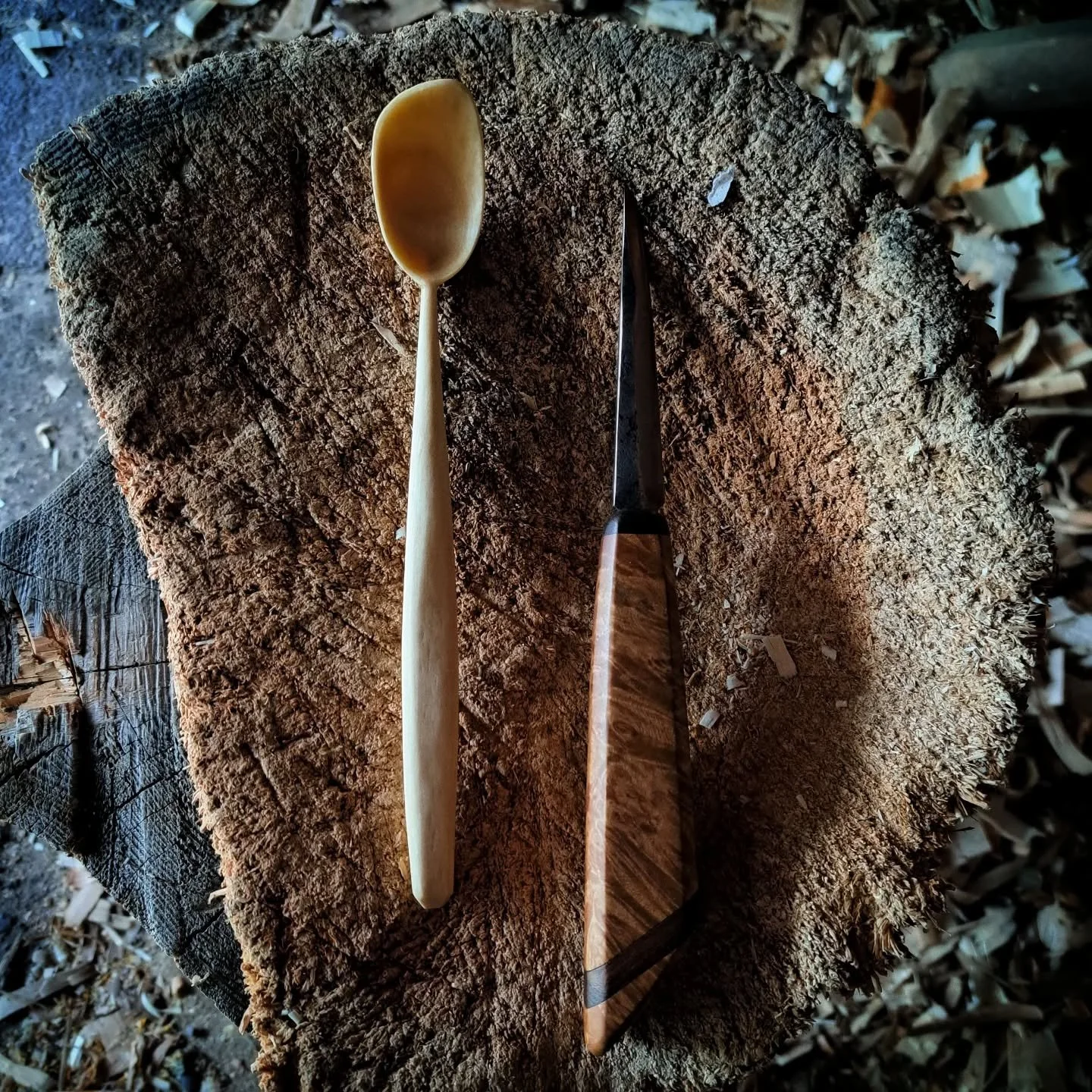 A little birch cooking spoon all finished.
.
I only have so much of this birch wood left but a little oak wood stash has recently sprung up!
.
So I'll get rid of the last of these billets and keep carving on🤙🏼
.
.
.
.
.
#greenwoodspoon #greenwoodsp