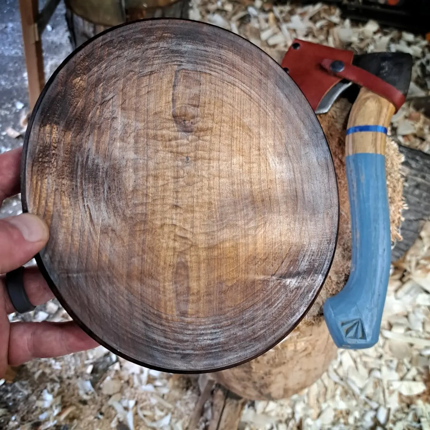 I decided to turn my first plate and 'bam' ... there it is.
.
It's a little thin, sized between a medium and small plate and dried warpy as hell. But I'm pretty happy with the fact I attempted it and stepped outside of my mild comfort zone in green t