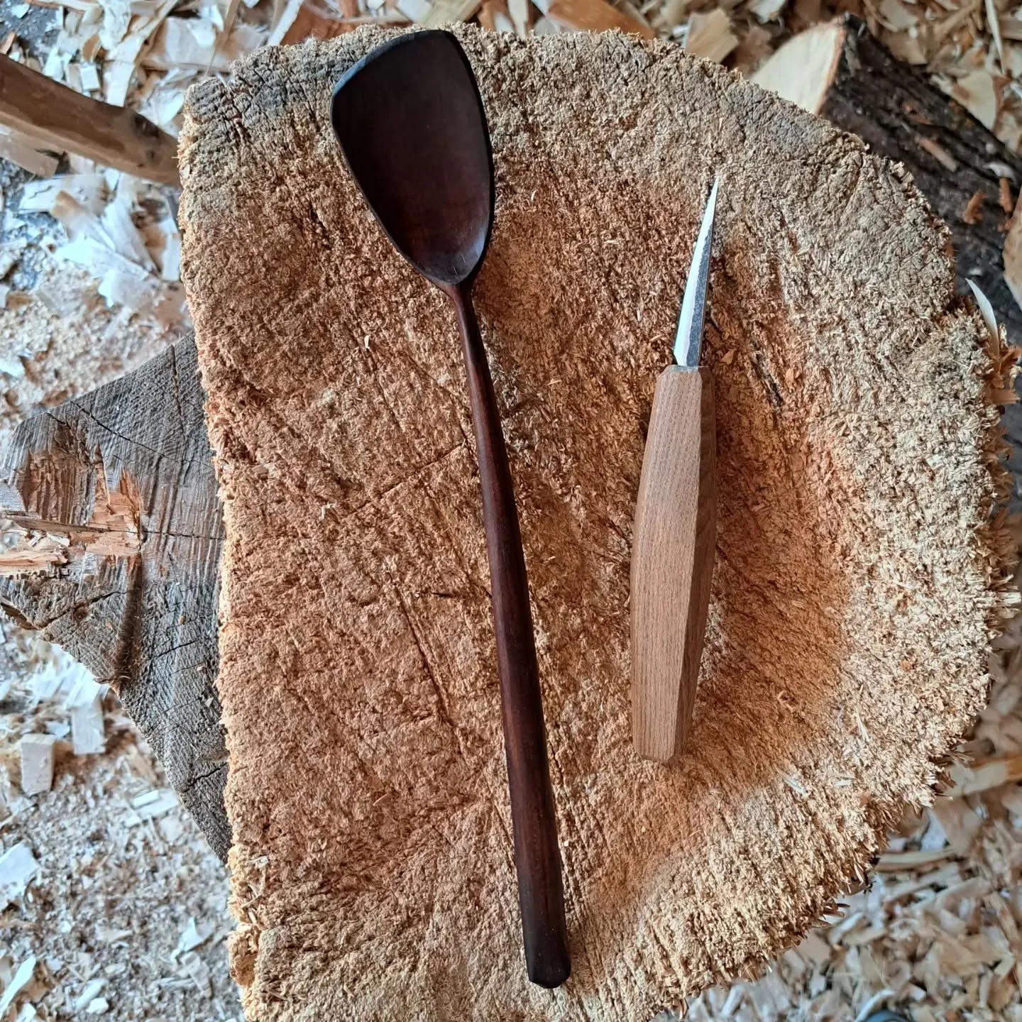 Happy little accident a la Bob Ross?
Or
Left a maple spoon in the oven roasting while I ran to pick my kids up from school just down the road.
I'll let you decide.
.
.
I do enjoy forgetting a spoon in the oven because it always takes on this urushi s