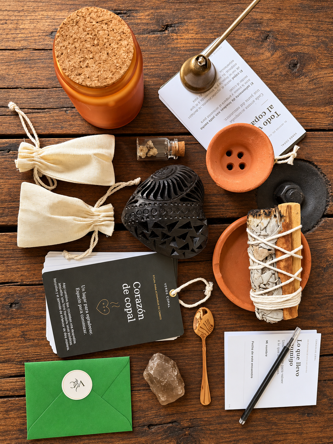 Kit ritual de copal sobre madera (1).png