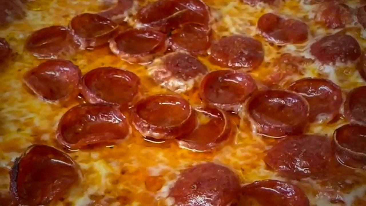 B8KR-pepperoni-closeup-hero-poster.jpg