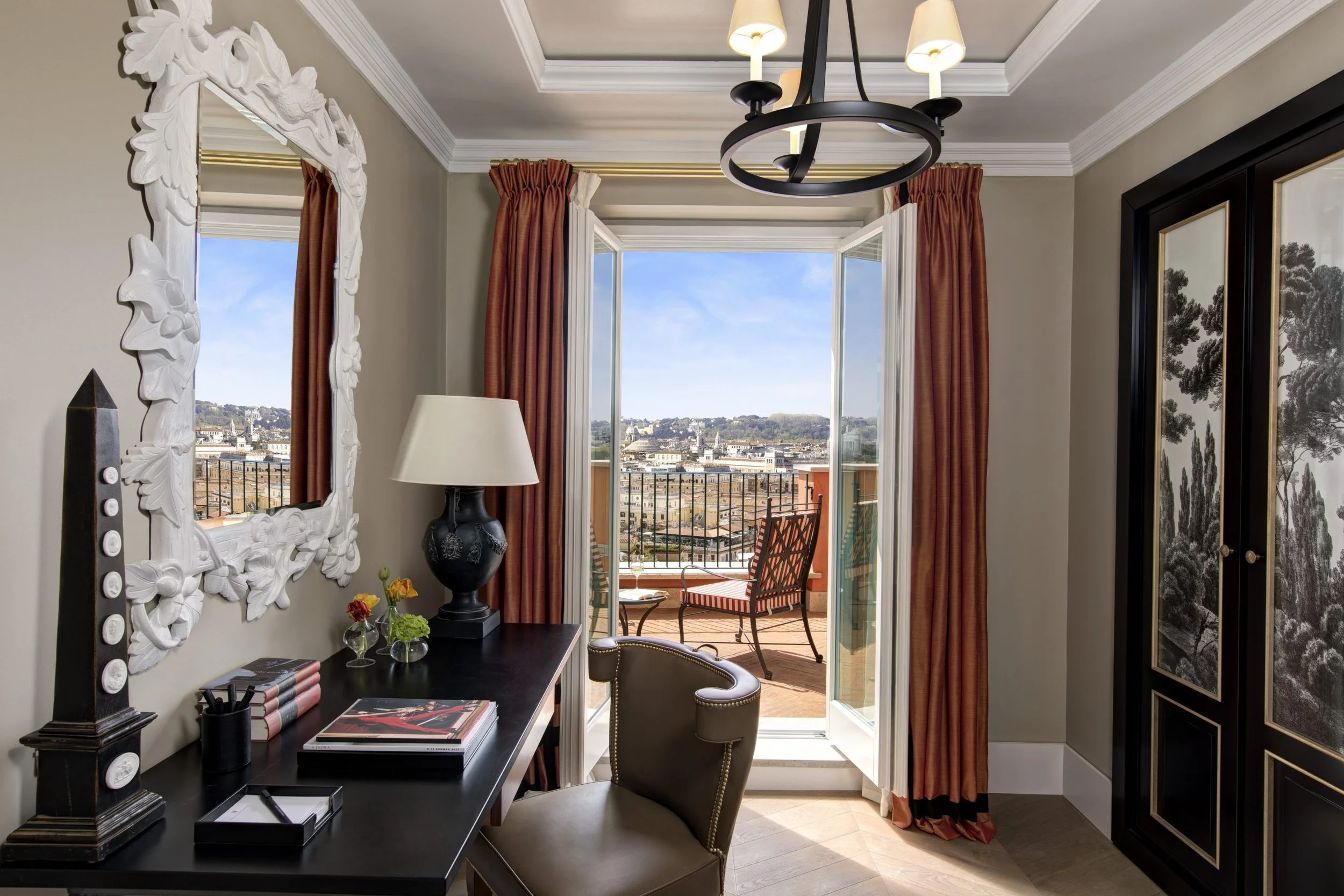 Checking in to Hotel De La Ville, a Rocco Forte Hotel, Rome
