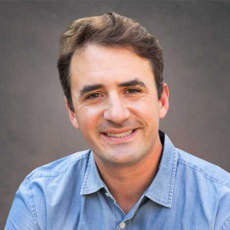 The Alex Marlow Show...About the Show
An Alternative Voice in a Time of Conformity In a time when political establishments, globalist bureaucracies, and multinational corporations dominate so much of life, Alex Marlow offers a strong and independent