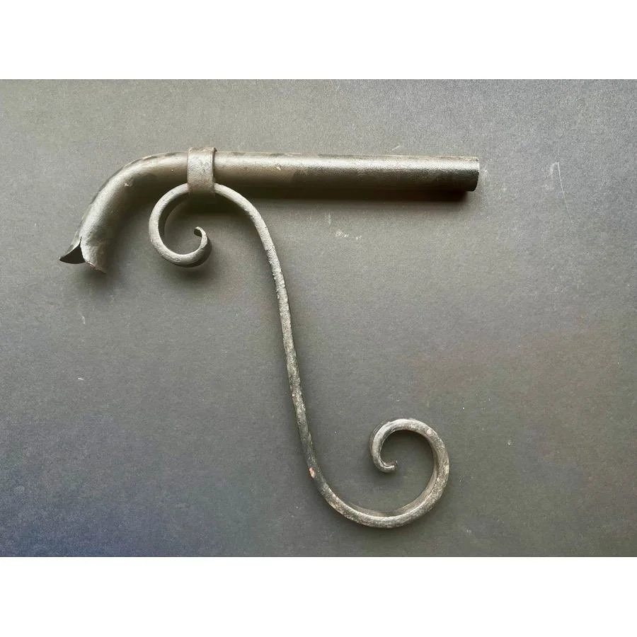 ANTIQUE IRON SPOUT
