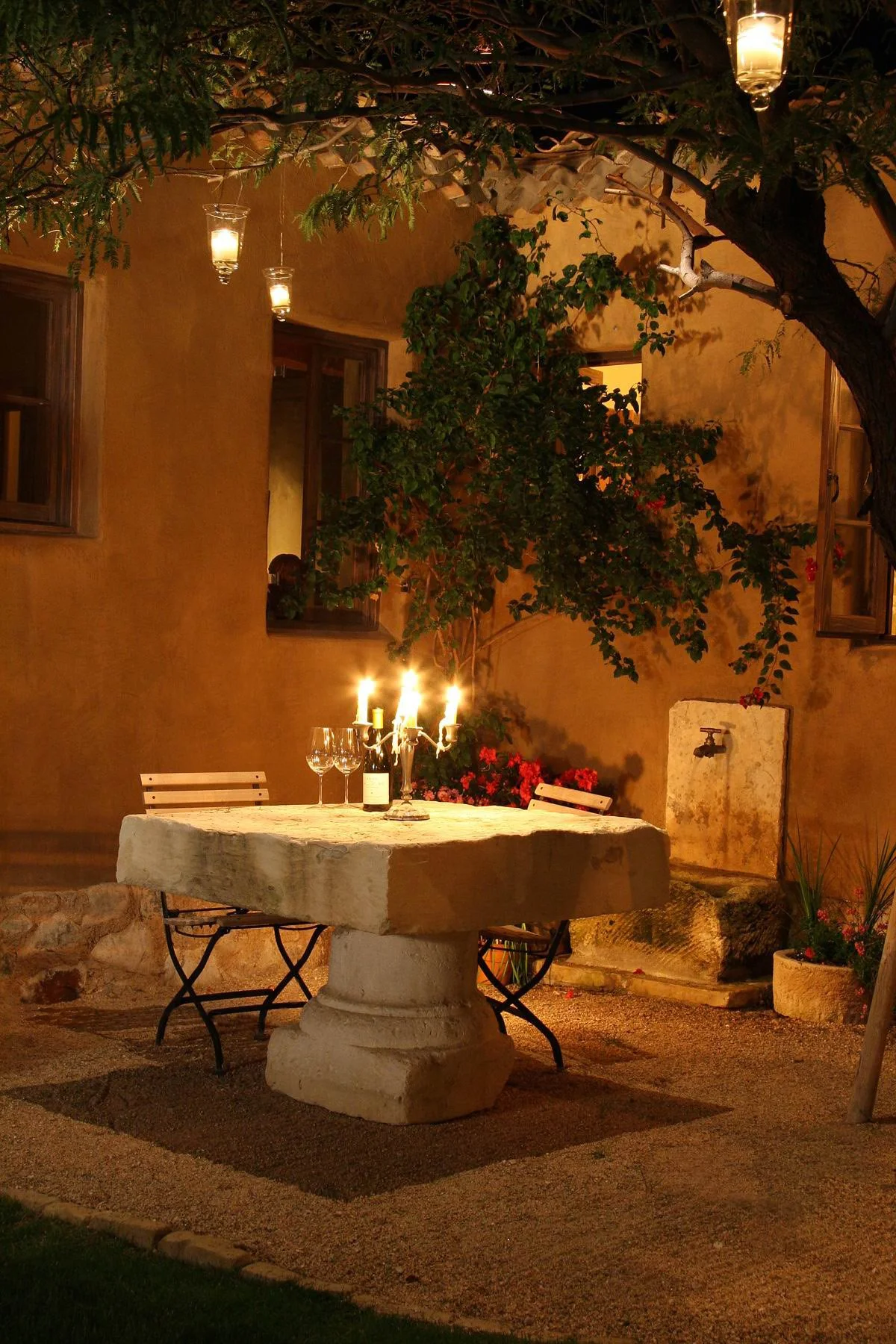 STONE TABLES &amp; SLABS