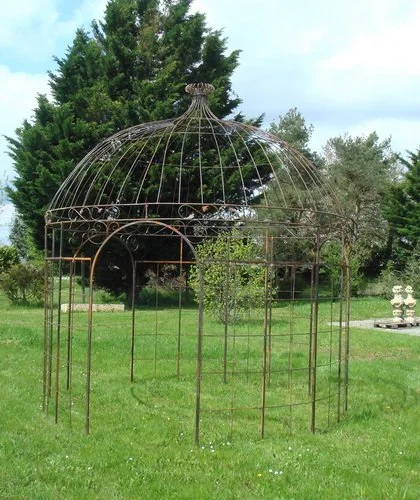 VARIOUS GARDEN ELEMENTS