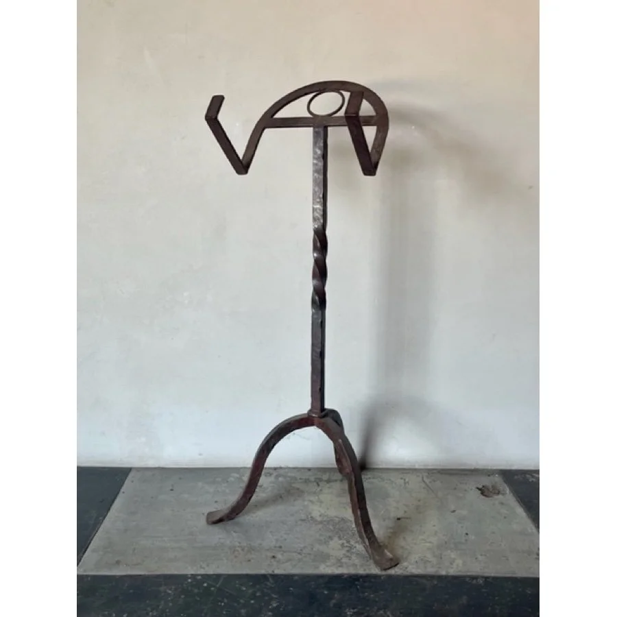 IRON BOOK STAND
