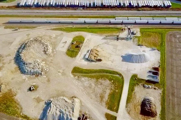Mid Illinois Concrete has railway access.
