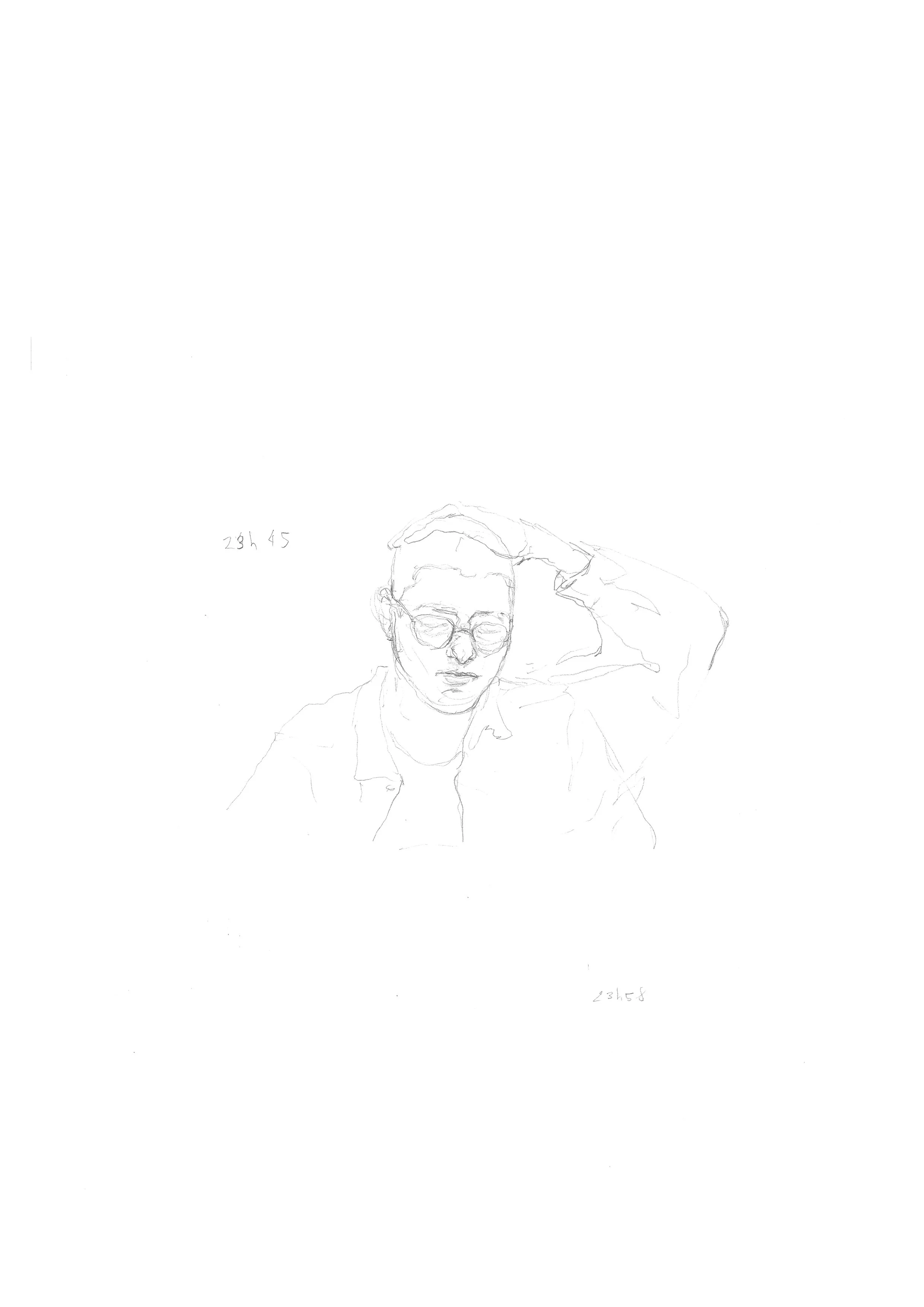 Croquis d'une personne portant des lunettes, saluant de la main, avec une note '23h 45' à gauche et un autre chiffre '23.58' en bas à droite.