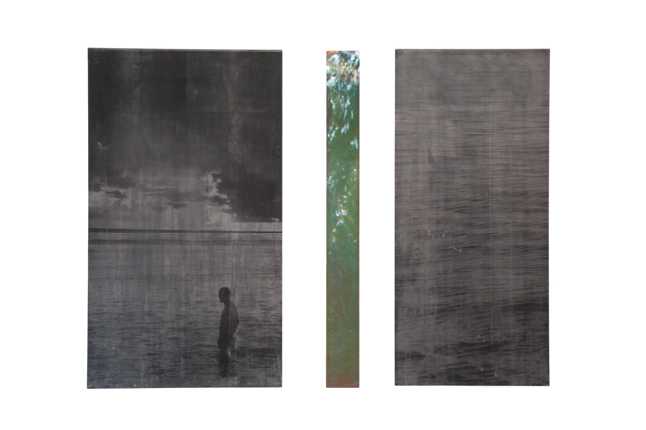 Triptyque de tableaux. Sérigraphie et fonds en poudre de carbone.