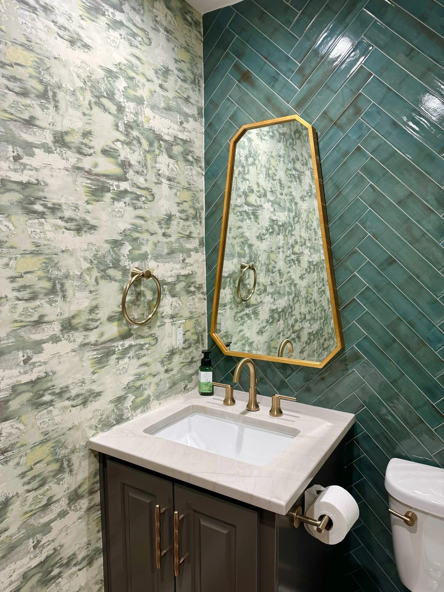 THE STATEMENT POWDER ROOM