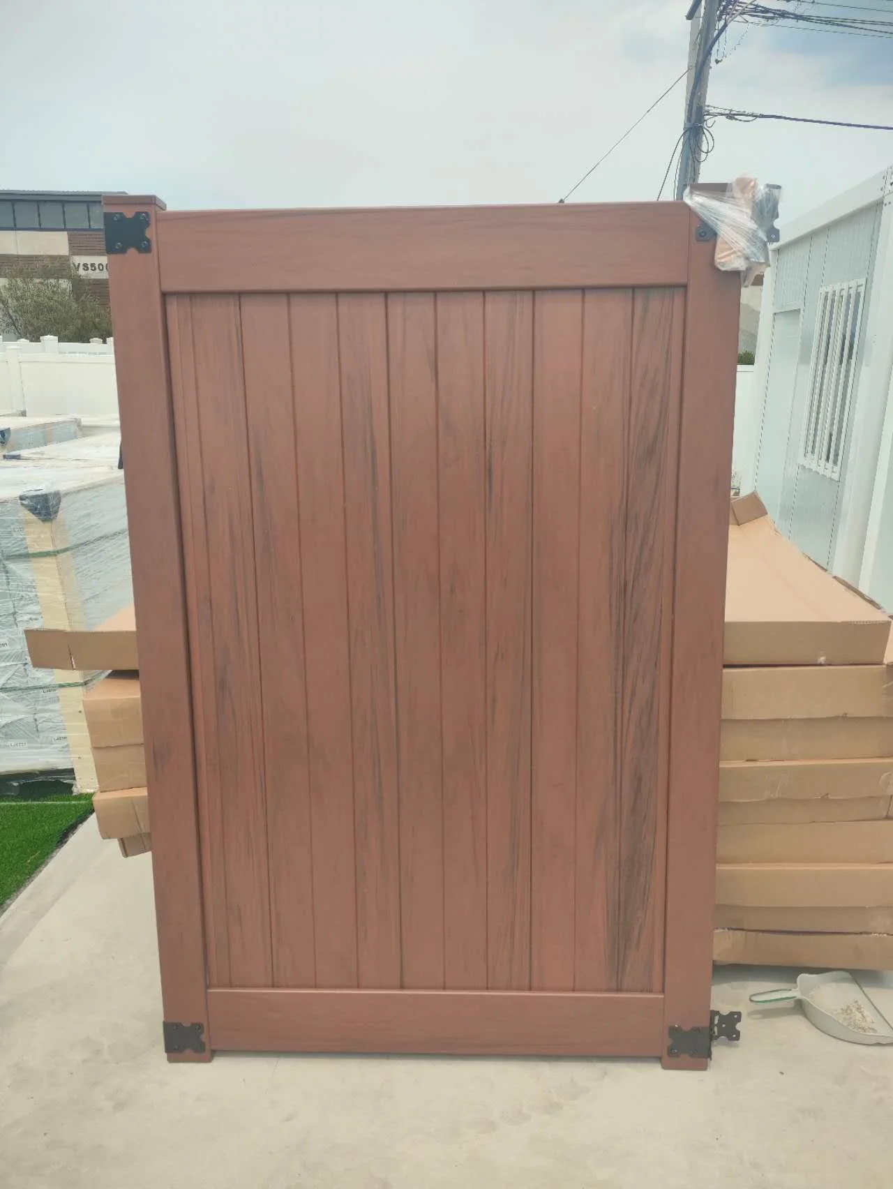 866615gate.jpg