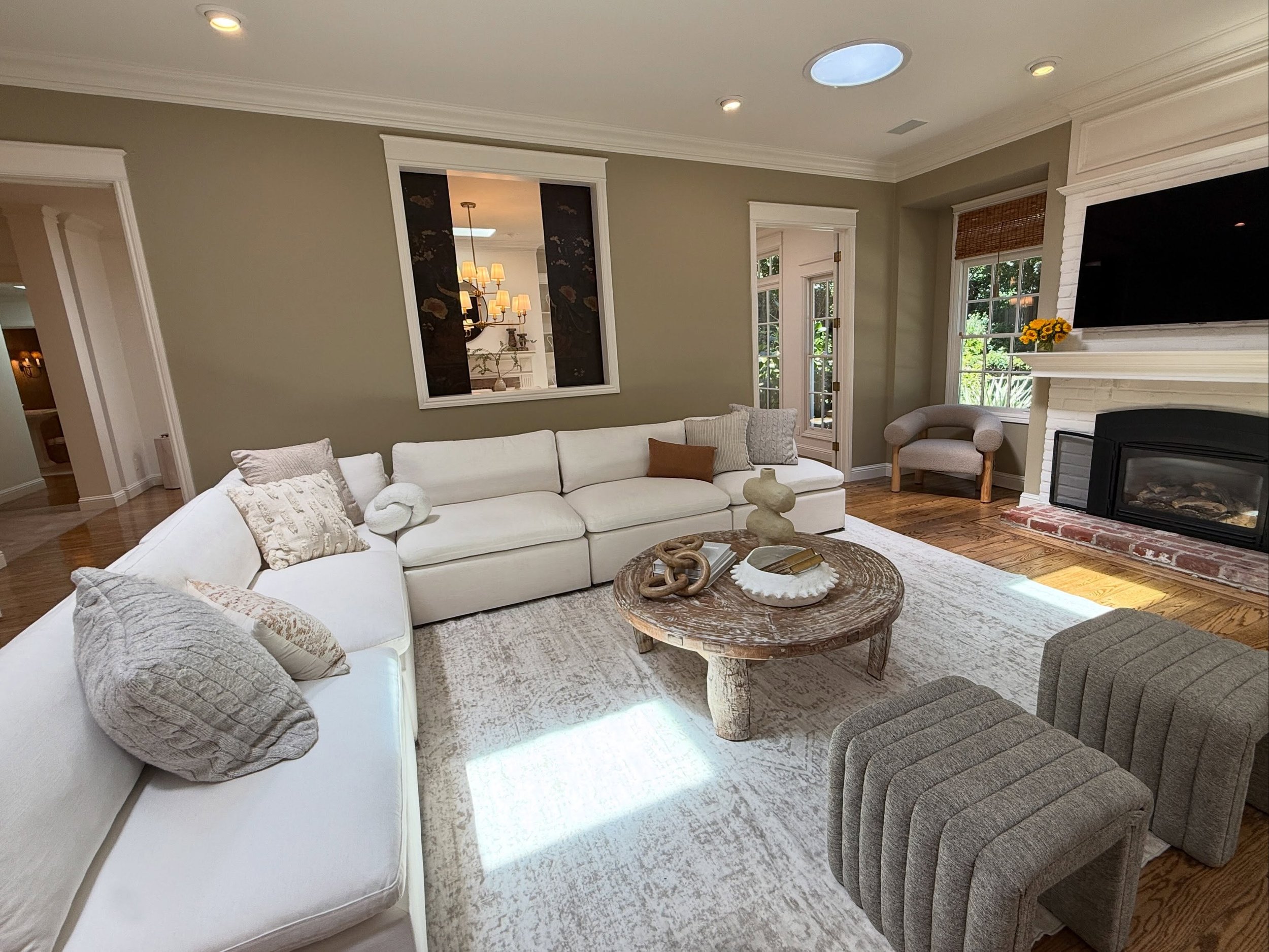 🌞
A home infused with light!
This gorgeous home in the sweet Happy Valley neighborhood of Lafayette was renovated to incorporate natural lighting into every space. As many of you know, I love well designed indoor/outdoor living and this home definit