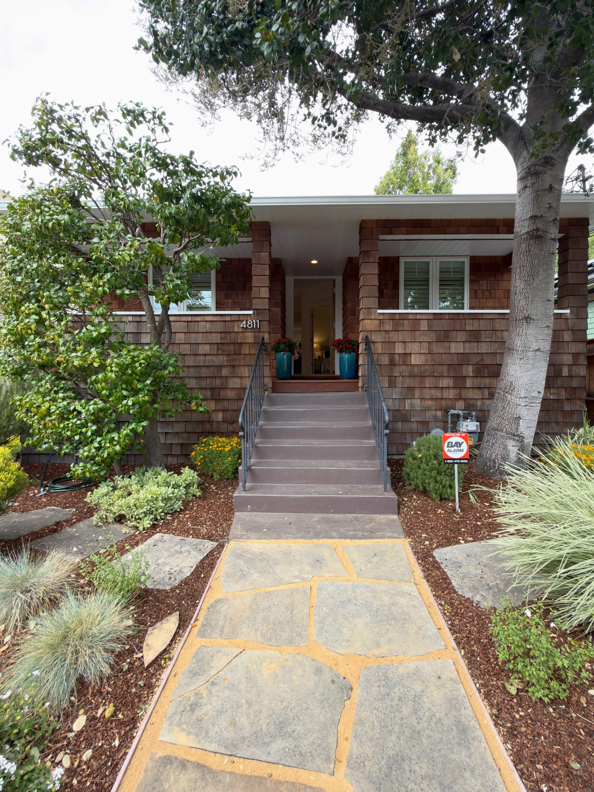 It doesn&rsquo;t get much better&hellip; A turn-key three bedroom gem in a walkable, vibrant family friendly neighborhood with an amazing outdoor space that includes multiple decks and yard areas.
Shown by @jeffrobarts, 4811 Webster is a must see!
@g