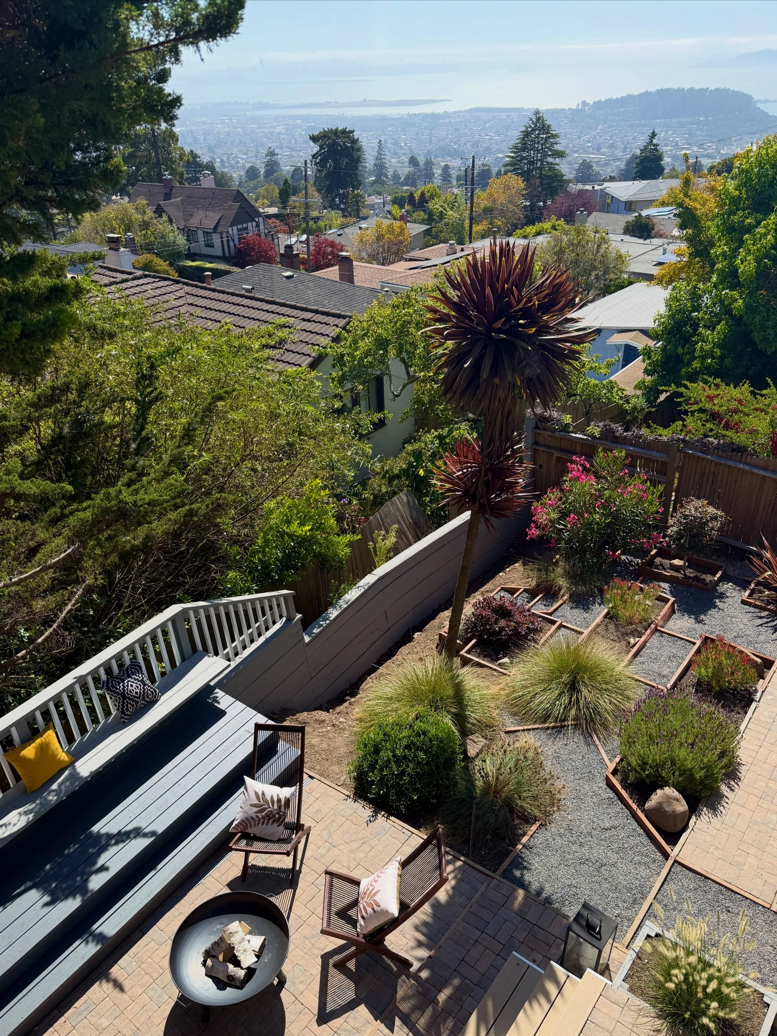 A view to a thrill!
Whether your favorite view is expansive and encompasses all three bridges or experienced from a hot tub nestled in its own backyard forest, I want to help you find it. 
Here are a few lovely and varied open homes I had the chance 