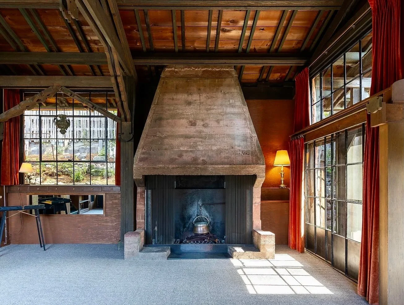I had the pleasure of spending an afternoon visiting the Maybeck Studio just north of the UC campus this past week. Built on the site of the Maybeck family home which burned in the 1923, this stunning gem built in rich wood, glass and the architects 