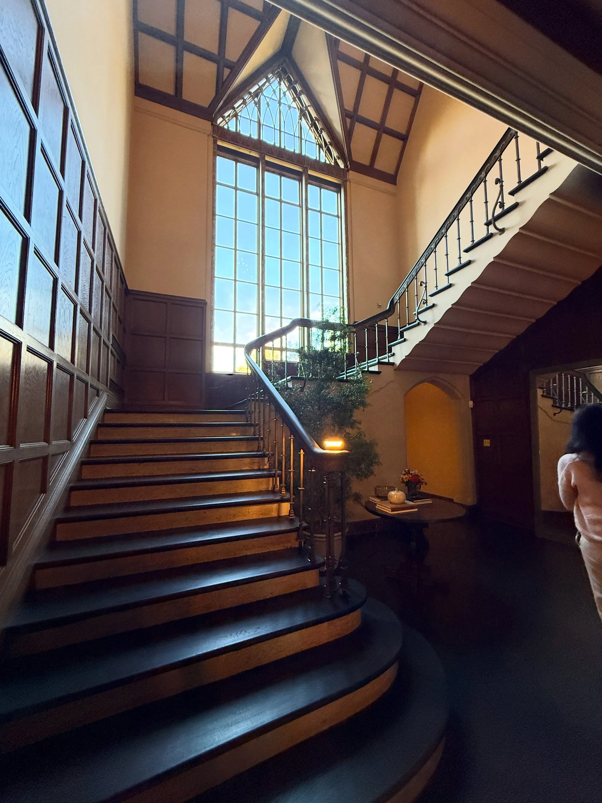 It&rsquo;s amazing the myriad of gorgeous, unique and elegant homes that can be found in the East Bay.
Today I had the pleasure of touring the historic Sweetland Mansion in Piedmont. This impeccably pristine property still has all of its original det