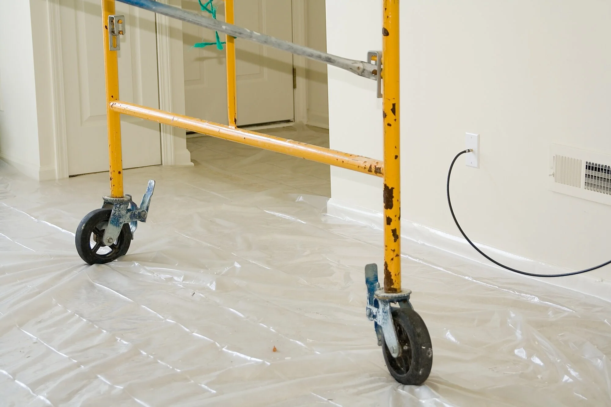 Heavy-duty polyethylene floor protection cloth for commercial fitouts and renovations