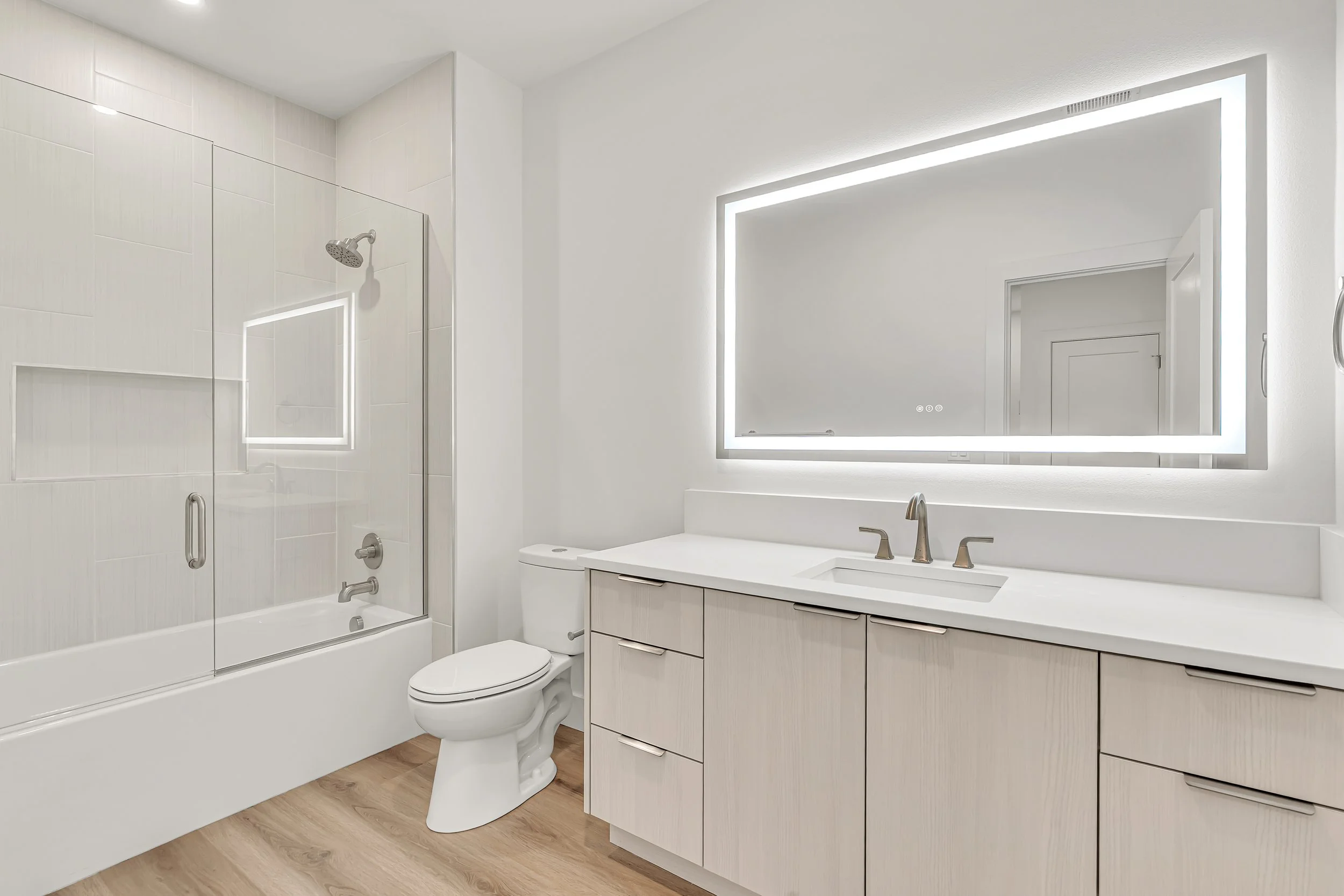UpstairsBathroom.jpg