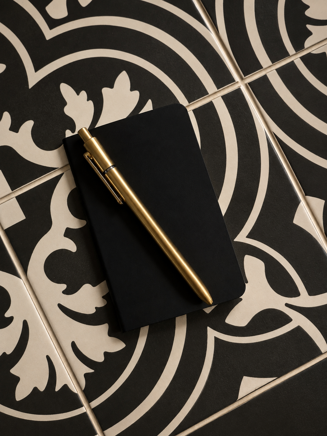 Notebook and pen .png