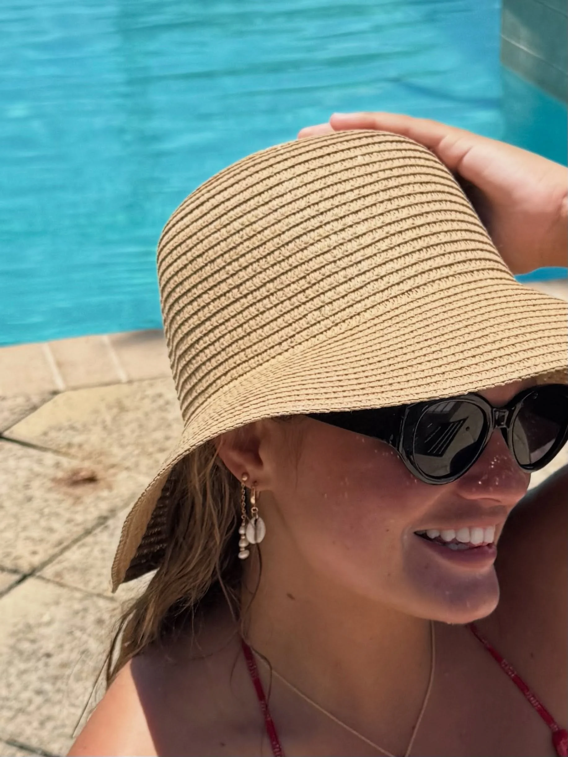 Poolside in GW 👙

#gracefulwaves #oceanjewelry #shelljewelry #smallbusiness #handmadejewelry