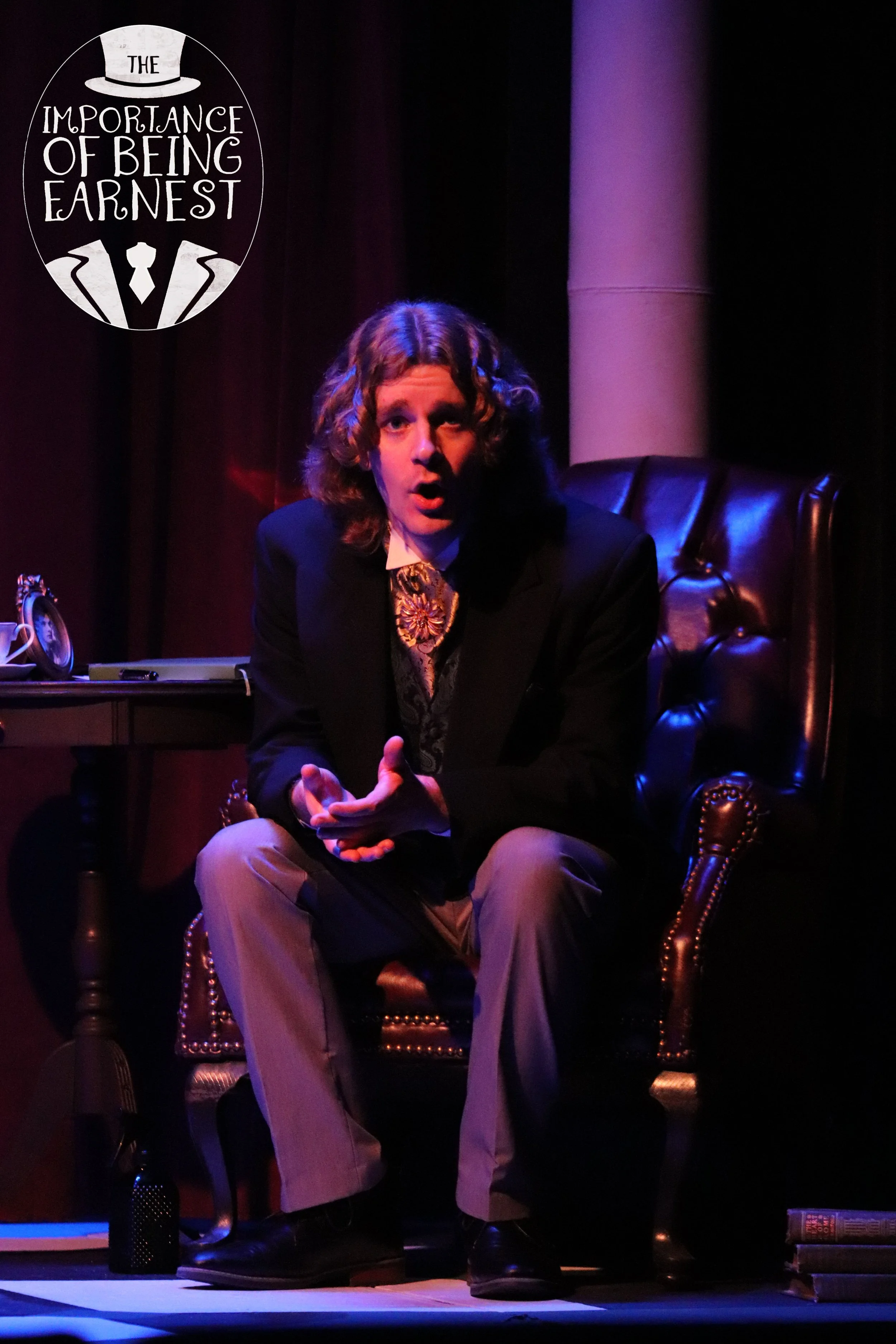 Oscar Wilde telling the audience about his relationship with Lord Alfred Douglas and the consequences of such a love.