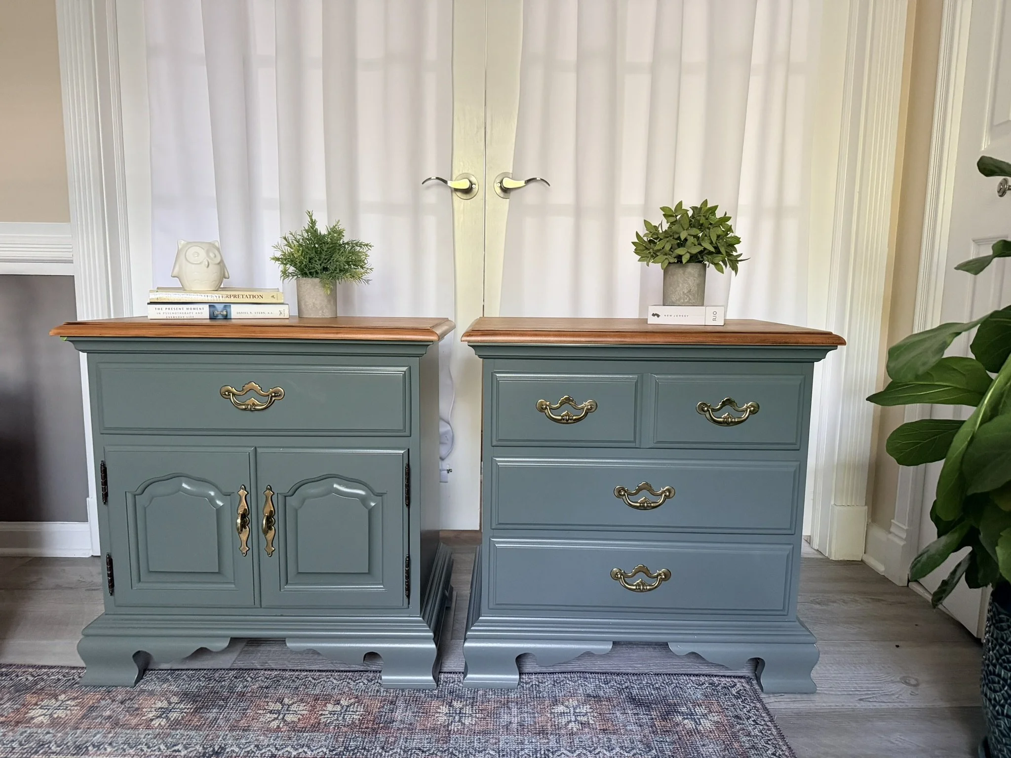 Thomasville Winston Court Pewter & Natural Cherry Nightstand Pair