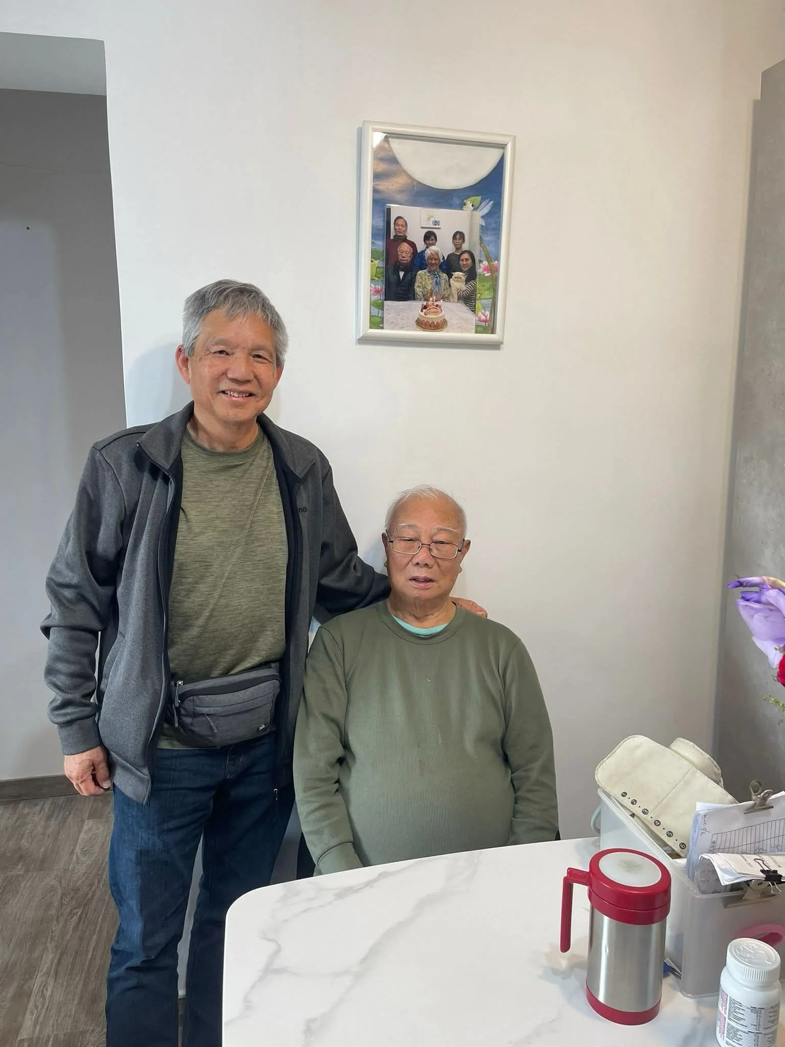 Sifu Wong Kwon Lun visiting his Sifu Law Chiu Wing. 