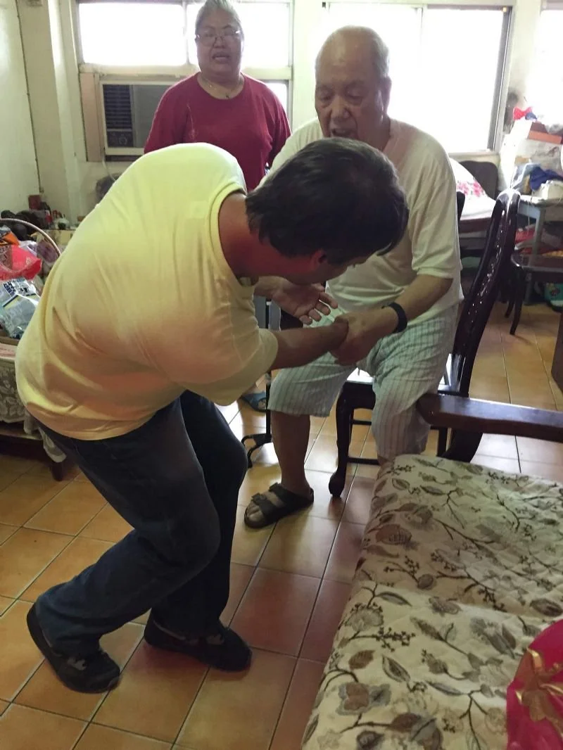 Sifu Jeng applying Jin to collapse my structure