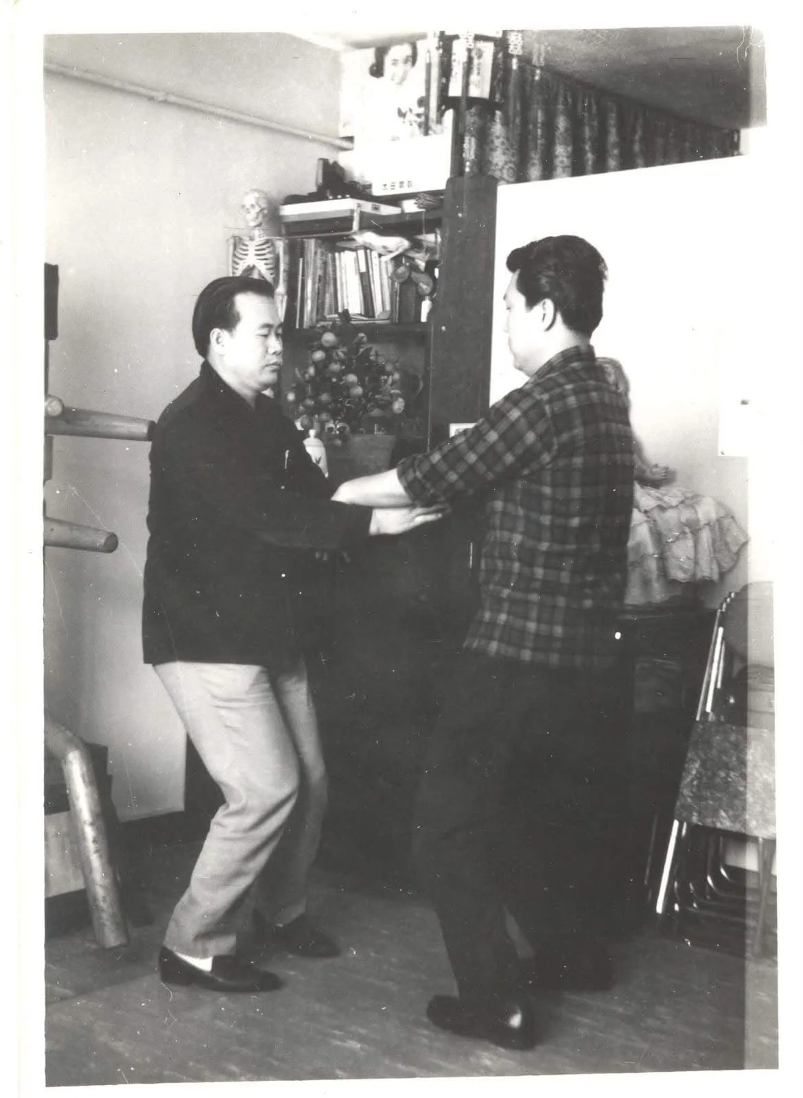 Sifu Lee Yuen with Sifu Chan Wing Tsang training the Snake Crane Wing Chun Huen Sao cycle