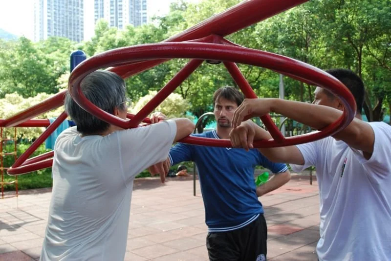 Discussing how to get in contact again with GM Tang Yik most senior student GM Chan Hoi Suen