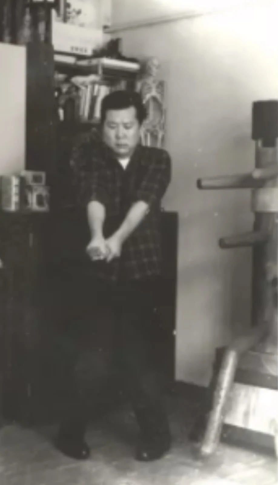 Sifu Chan Wing Tsang practicing the specialized Snake Crane Wing Chun chopsticks method.