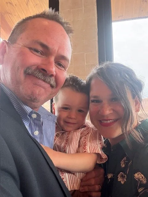 Jennifer Smith and her family, posing for a selfie.
