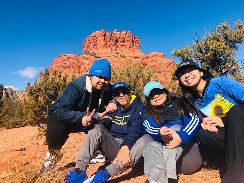 sedona-family-red-rocks.jpg