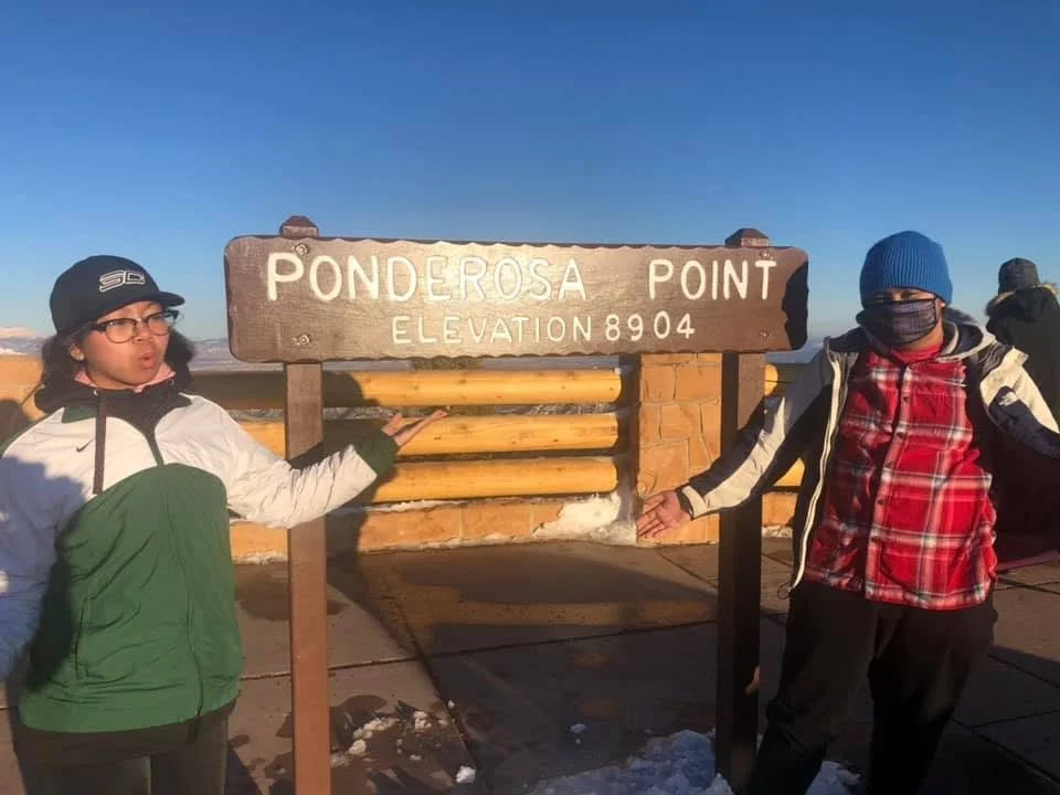 bryce-ponderosa-point-sign-8904-feet.jpg