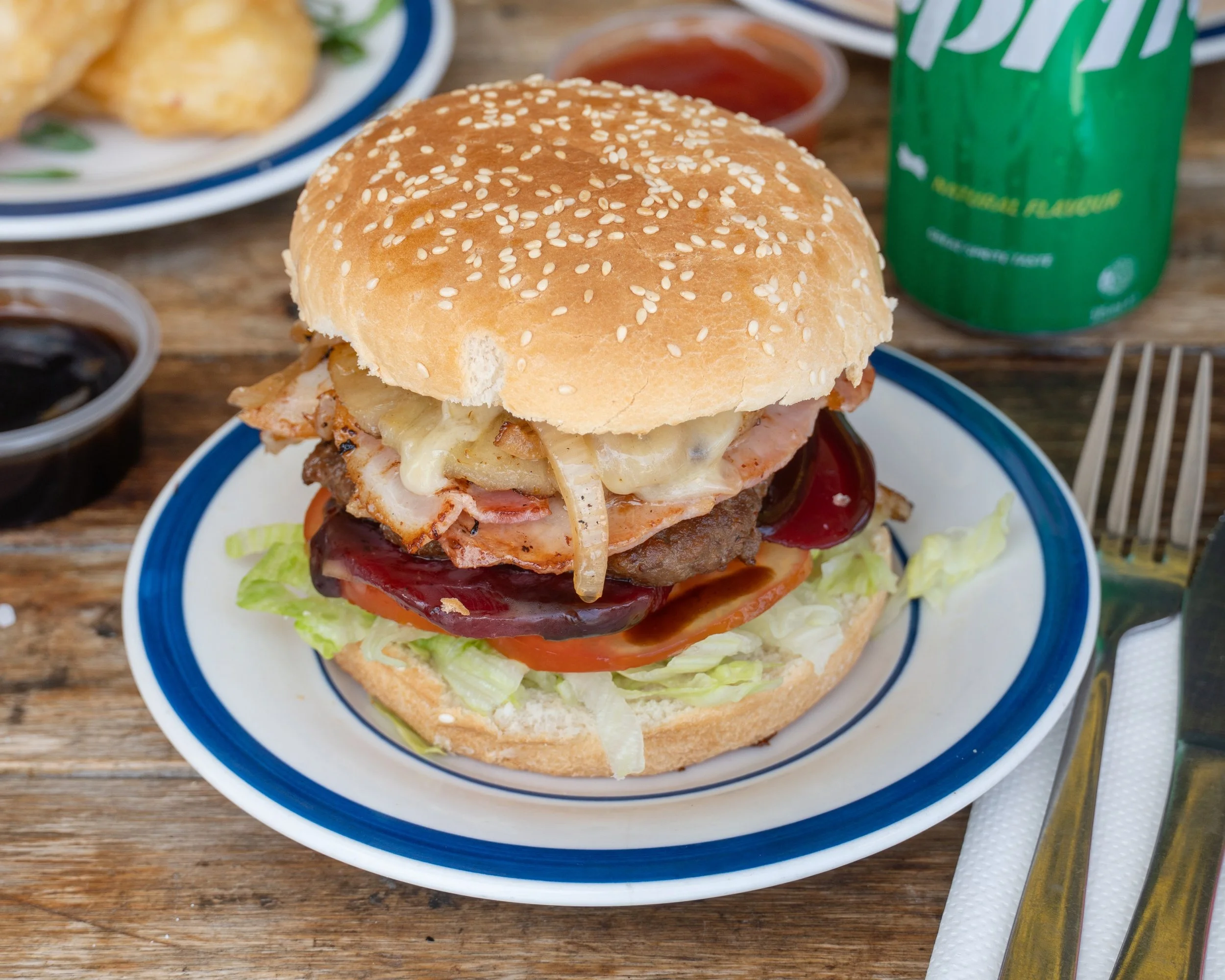 Fish_n_HawaiianBurger_2880x2304.jpg