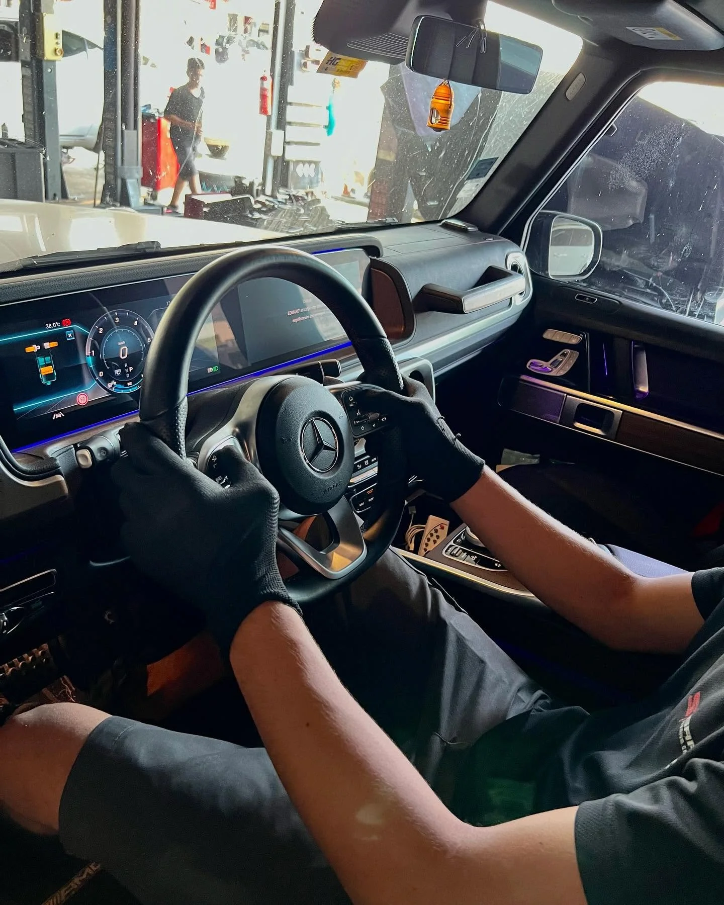 S Garaj, Fethiye'de otomobil, SUV, cip ve tüm üst segment araçlar için profesyonel bakım, onarım ve yedek parça hizmetleri sunmaktadır. Alanında uzman teknik ekibi, modern servis altyapısı ve kaliteli yedek parça çözümleriyle her marka ve model araca