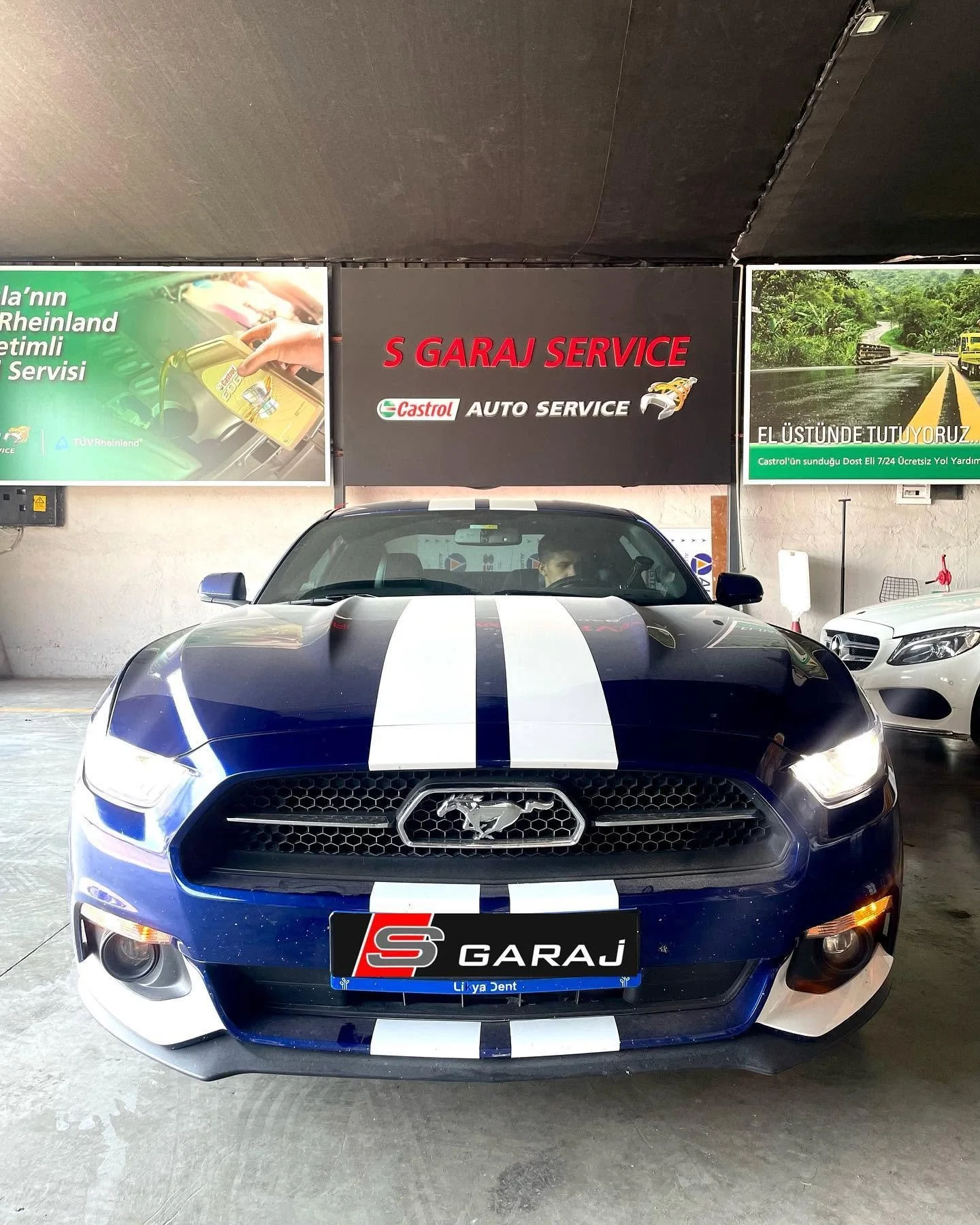 S Garaj, Fethiye'de otomobil, SUV, cip ve tüm üst segment araçlar için profesyonel bakım, onarım ve yedek parça hizmetleri sunmaktadır. Alanında uzman teknik ekibi, modern servis altyapısı ve kaliteli yedek parça çözümleriyle her marka ve model araca