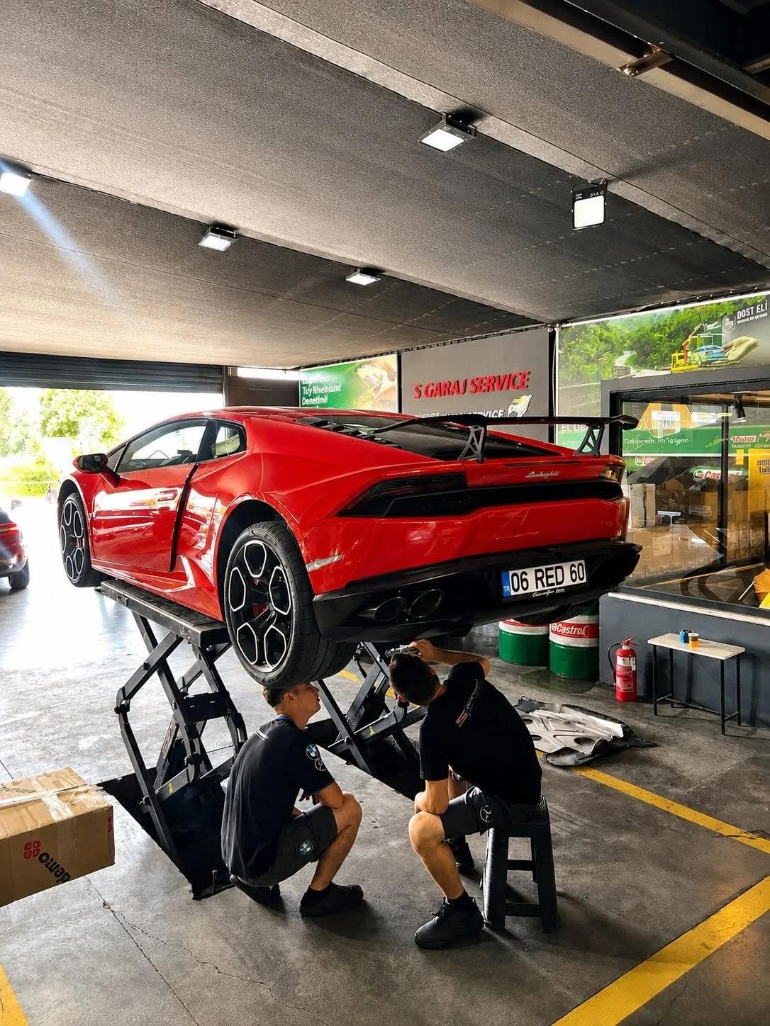 S Garaj, Fethiye'de otomobil, SUV, cip ve tüm üst segment araçlar için profesyonel bakım, onarım ve yedek parça hizmetleri sunmaktadır. Alanında uzman teknik ekibi, modern servis altyapısı ve kaliteli yedek parça çözümleriyle her marka ve model araca