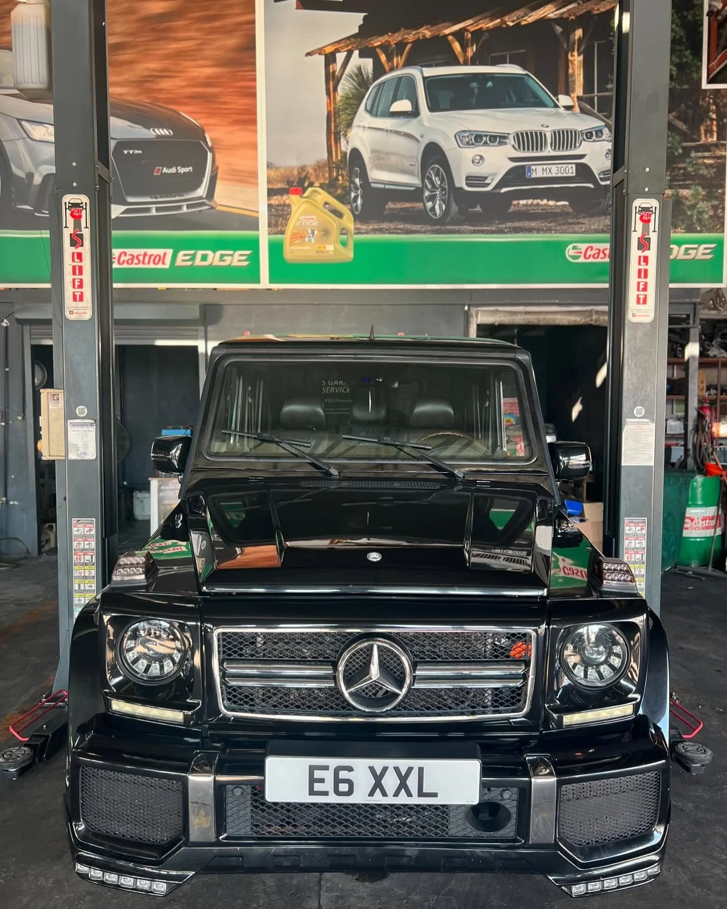 S Garaj, Fethiye'de otomobil, SUV, cip ve tüm üst segment araçlar için profesyonel bakım, onarım ve yedek parça hizmetleri sunmaktadır. Alanında uzman teknik ekibi, modern servis altyapısı ve kaliteli yedek parça çözümleriyle her marka ve model araca