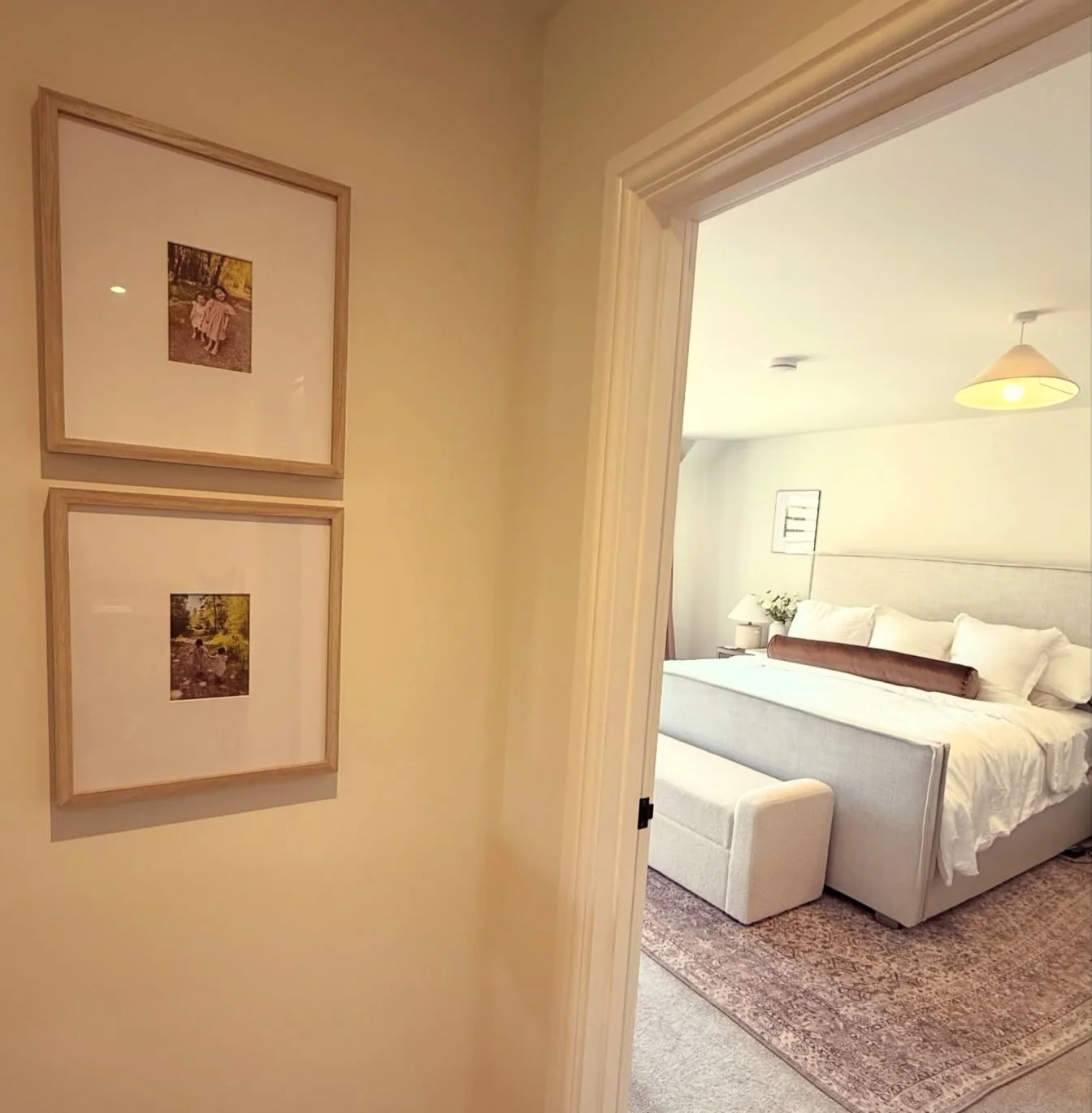 The best rooms don&rsquo;t just look beautiful&mdash;they feel peaceful. Soft neutrals, natural wood, layered textures, and family memories&hellip; my favourite combination. 🤍

#interiordesign #neutralhome #hallwaydecor #homedecor #bedroomdesign