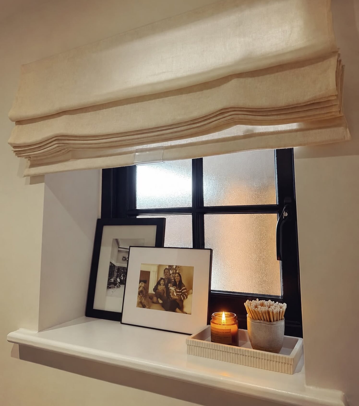 Neutral home styling done simply. A small space can have big potential 🤍

Soft linen Roman blinds, warm candlelight, black-framed windows, and timeless accessories create a space that feels calm, cosy, and lived in.

Saving this little corner for in