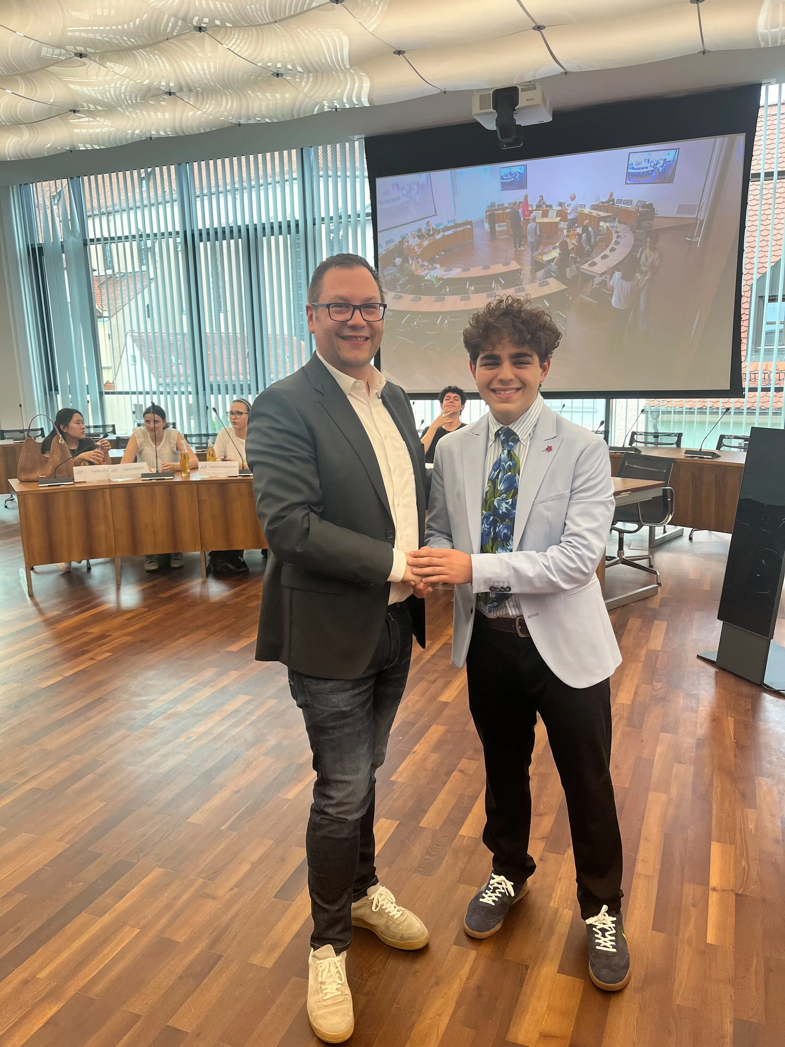 Dritter Bürgermeister Christian De Lapuente zu Besuch bei unserer Sitzung des Jugendparlaments Ingolstadt